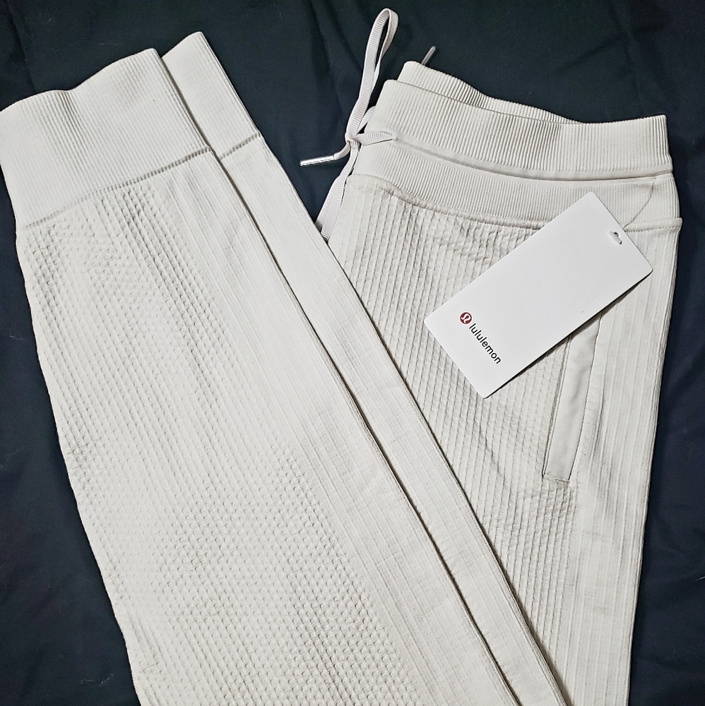Lululemon sweat pants - size 8